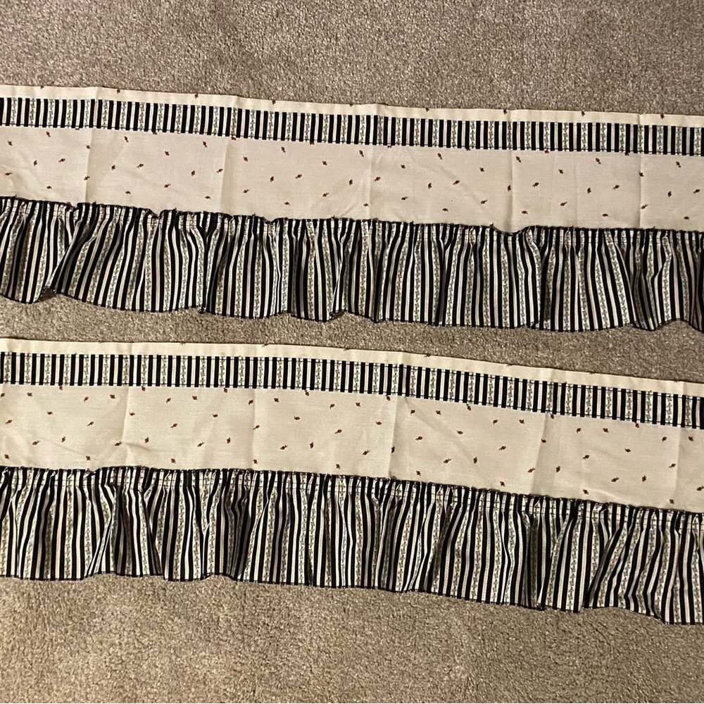 Vintage 80s Strawberry Ruffled Skirt Tier Valance/Curtains Decor Cottage Rustic - Picture 4 of 6